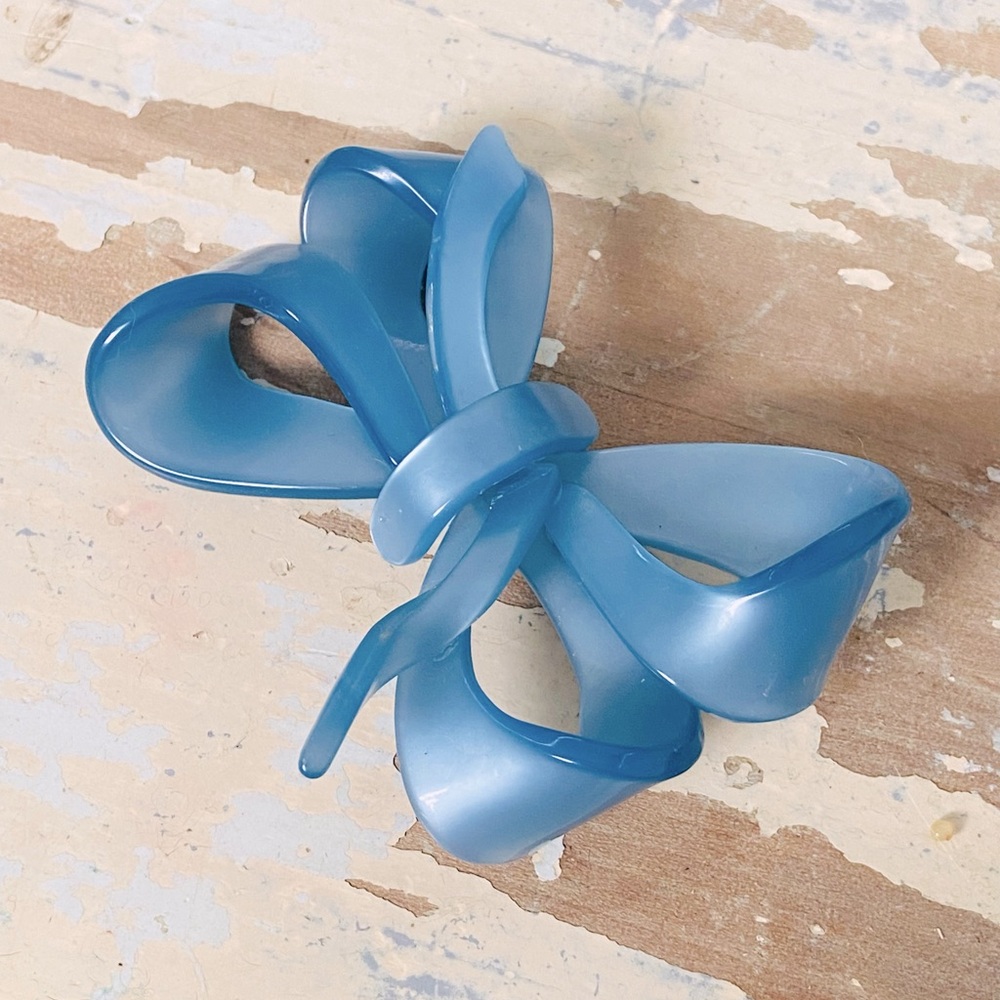 Vintage Iridescent Pale Blue Bow Brooch - Picture 3 of 7